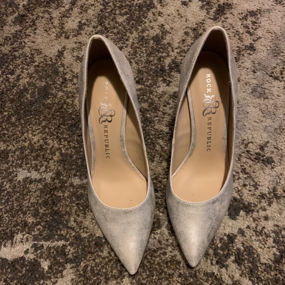 Rock & Republic Silver Metallic Heels 6 - Picture 2 of 3